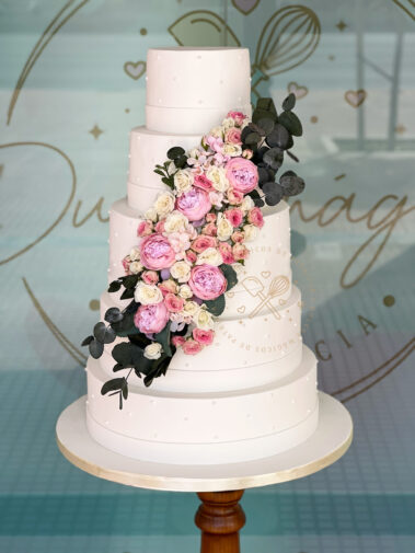 Tarta de boda cascada de flores