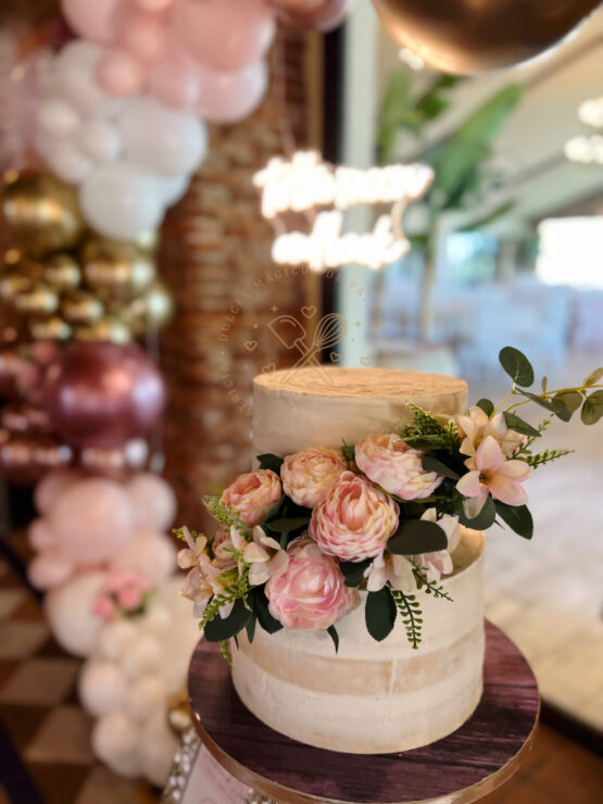 Tarta decorada de boda rosas