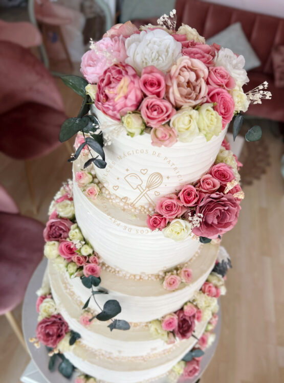Tarta decorada de boda rosas