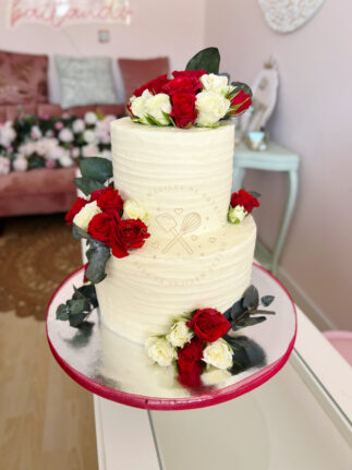 Tarta de boda rosas rojas y blancas