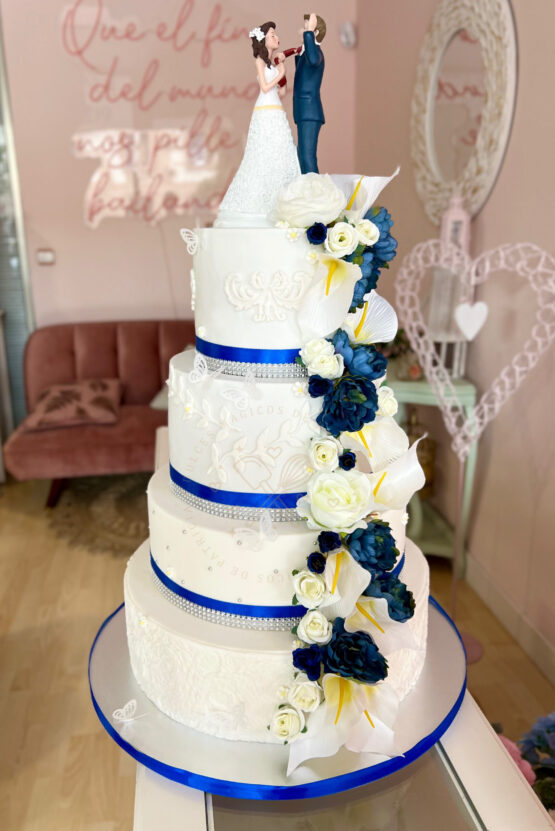 Tarta boda con tonos azules
