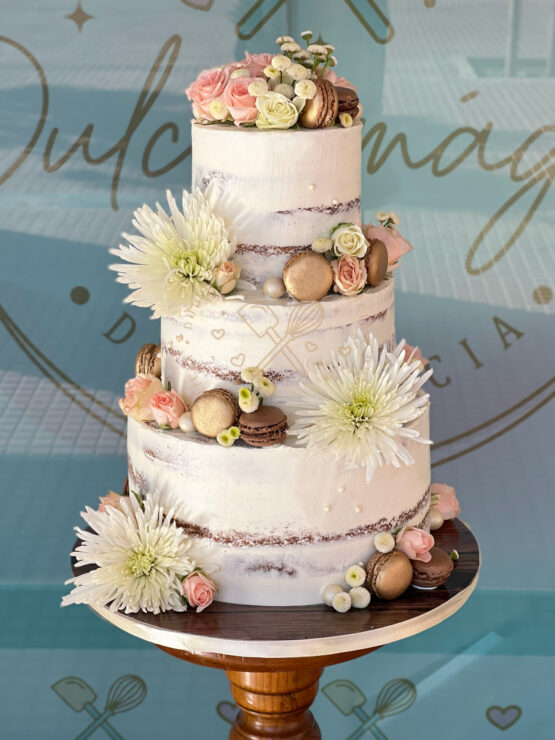 Tarta boda con flor natural
