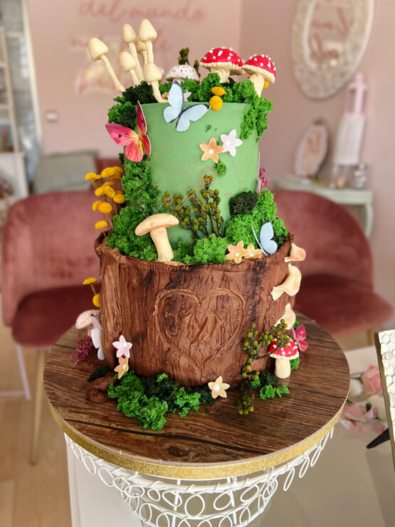 Tarta decorada de boda bosque