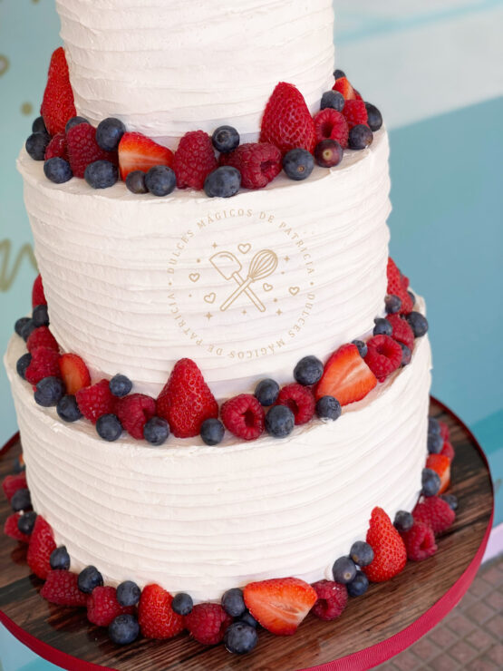 Tarta de boda frutos rojos