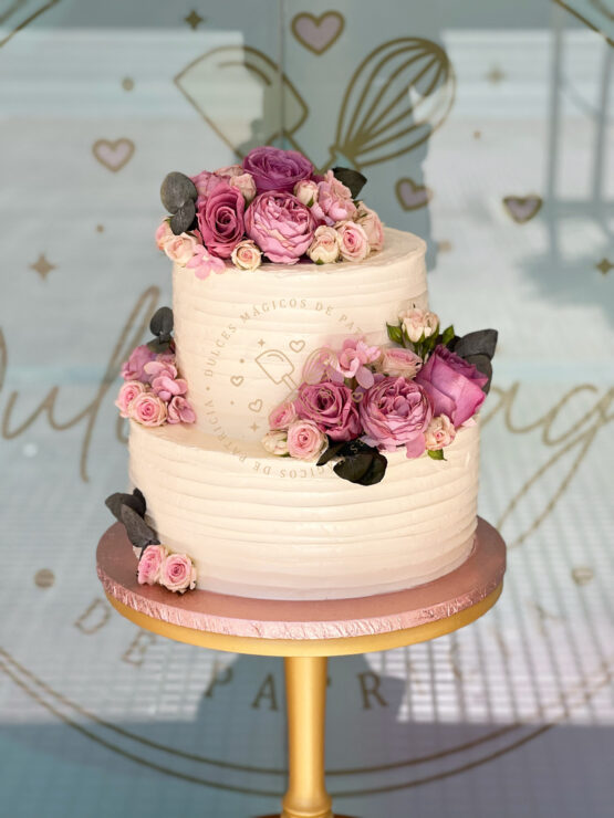 Tarta boda con flor natural