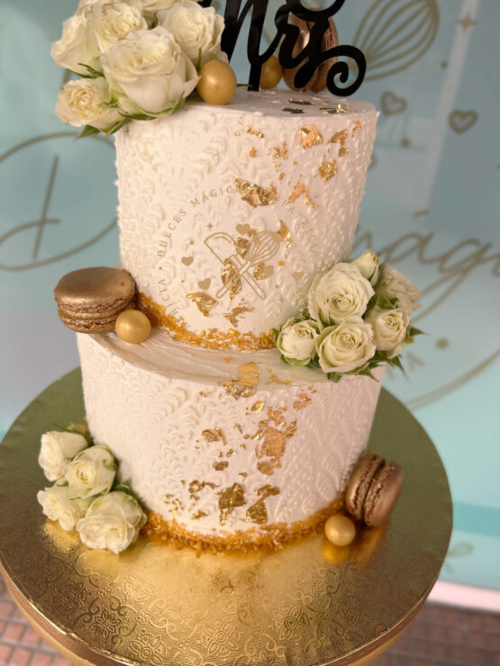 Tarta boda con flor natural