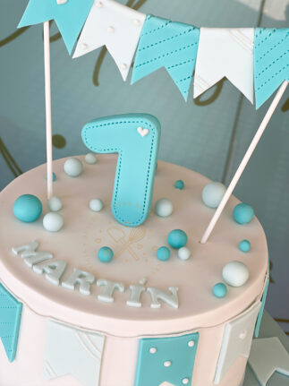 Tarta 1 añito banderines azules
