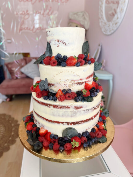 Tarta boda con frutos rojos