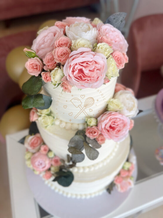 Tarta decorada de boda rosas