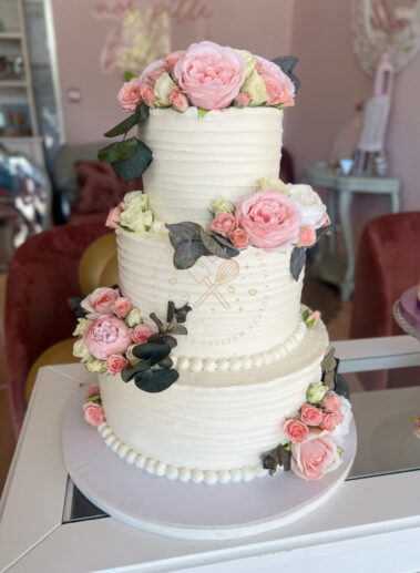 Tarta decorada de boda rosas