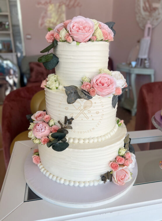 Tarta decorada de boda rosas
