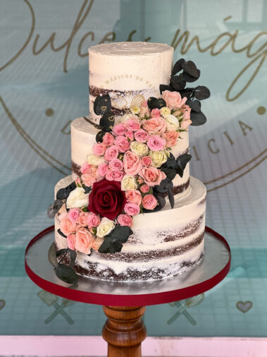 Tarta boda con flor natural