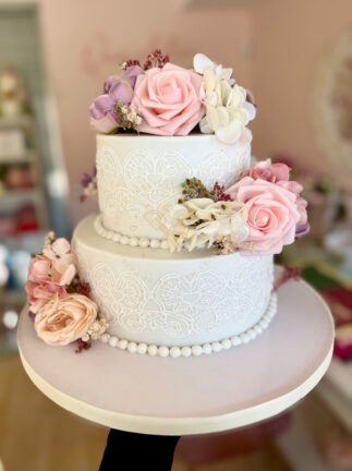 tarta-de-boda-encaje-floral
