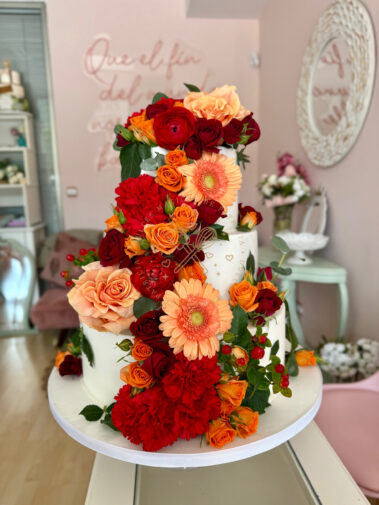 tarta-boda-naranja-rojo-mentidero