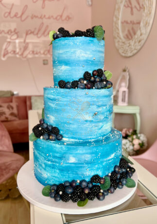 Tarta boda azul y fruta