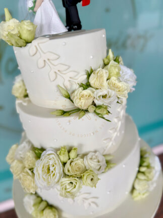 tarta-boda-muñecos-blanca