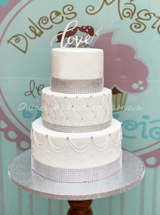 Tarta boda blanca con plateado