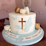 Tarta decorada bautizo en tonos azules