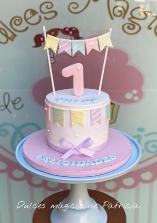 Tarta 1año banderines alcalá
