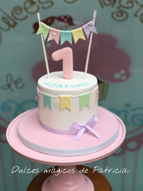 tarta banderines bebé