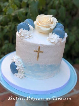 tarta bautizo azul blanco alcalá