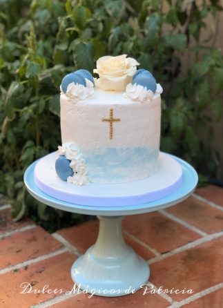 tarta bautizo crema azul macarons