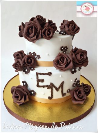 tarta bautizo marrón flores