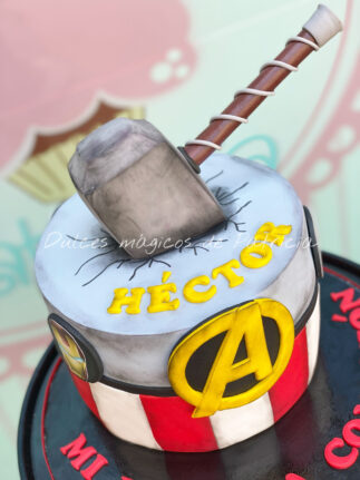 Tarta decorada comunión vengadores