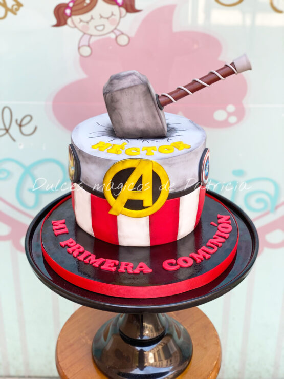 Tarta decorada comunión vengadores
