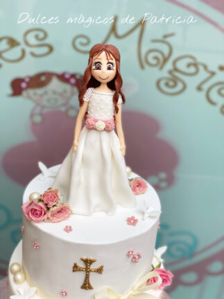 Tarta decorada comunión con muñeca personalizada