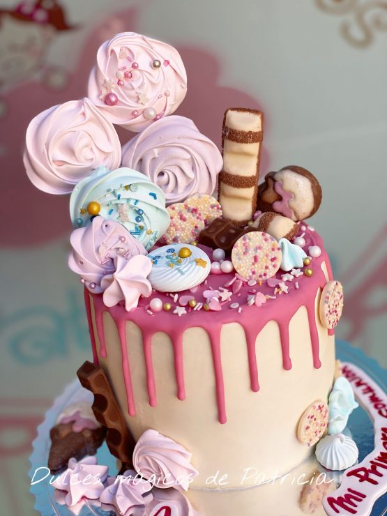 Drip cake comunión alcala rosa piruletas