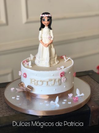 Tarta niña comunión madrid niña