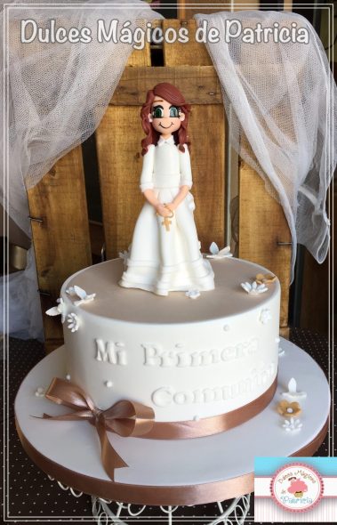 Tarta niña comunión muñeca madrid