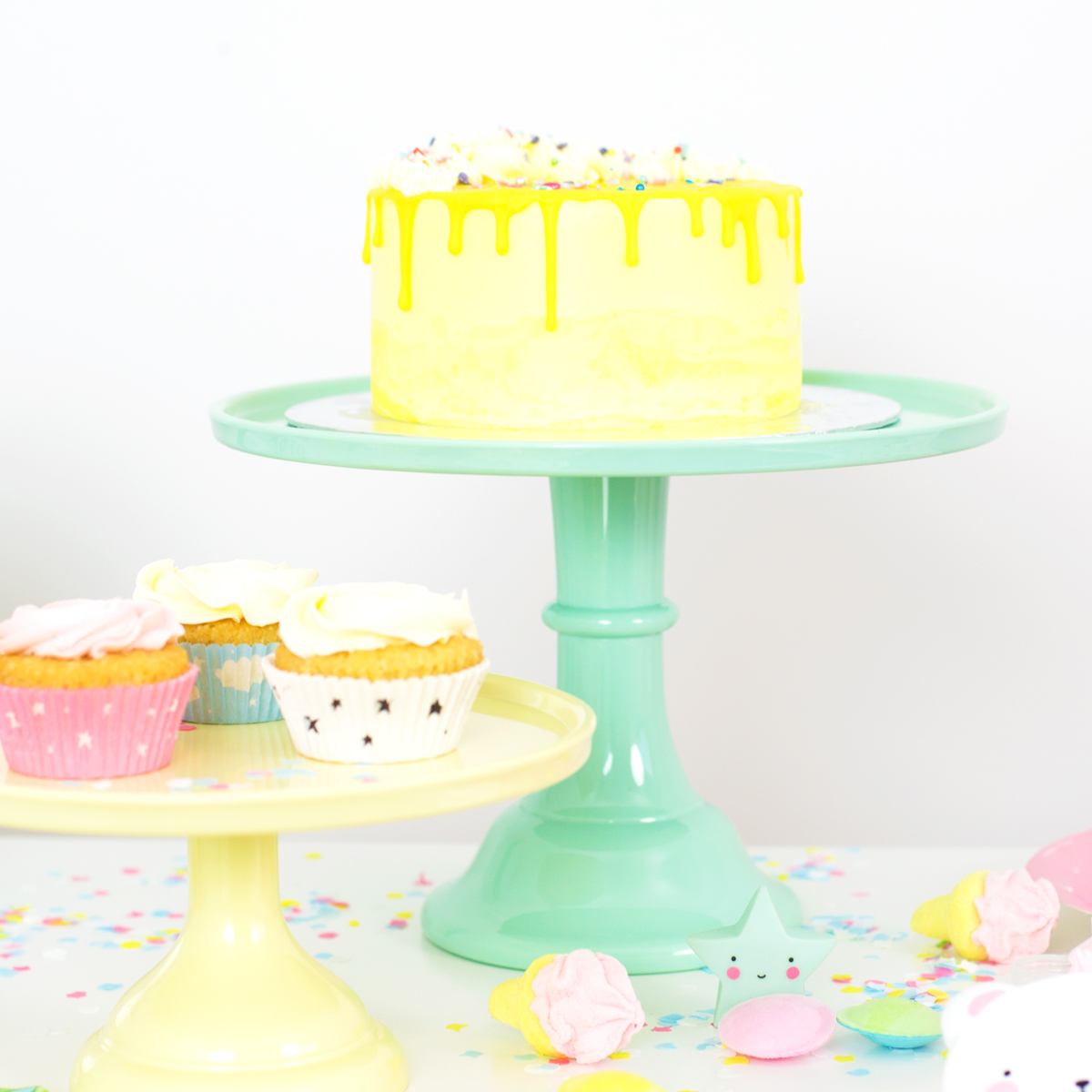 Soporte para tartas vintage de colores de 30 cm - Little Lovely