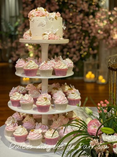 Cupcakes rosas mariposas flores boda