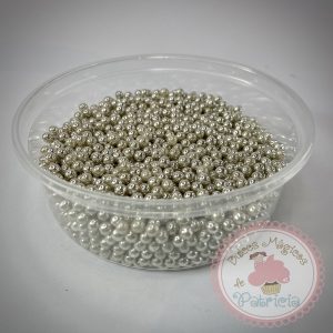 Perlas plateadas dulces magicos