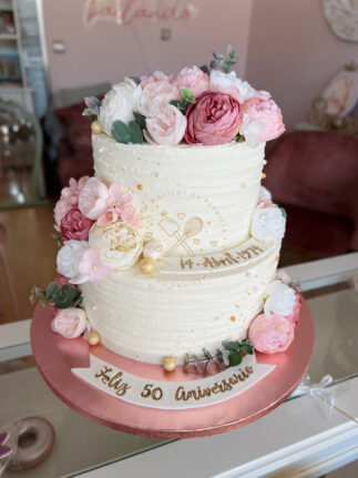 Tarta de crema con flores