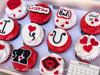 Cupcakes decorados temática boda love