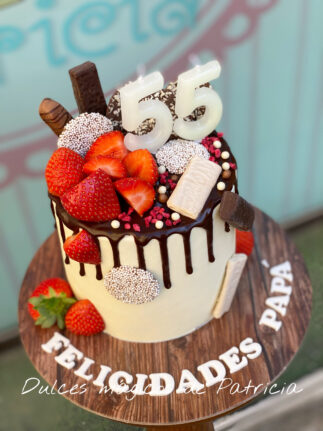 Tarta decorada drip cake chocolate fresa