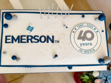 Tarta corporativa 40 años Emerson