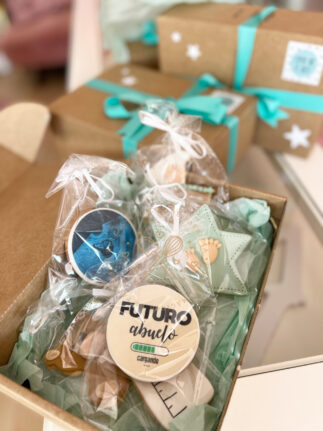 Caja de galletas sorpresa para futuros abuelos