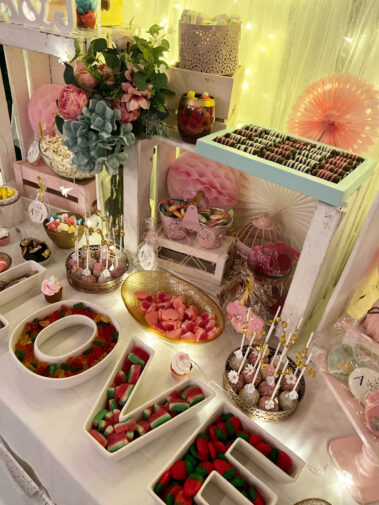 Mesa dulce boda A&J con letras love