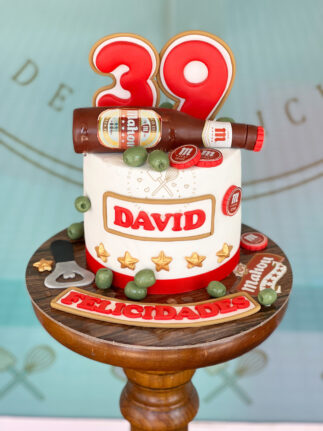 Tarta decorada botellín de mahou