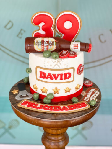 Tarta decorada botellín de mahou