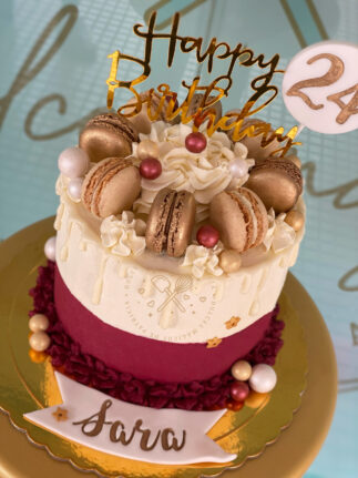 Tarta decorada dripcake con macarons