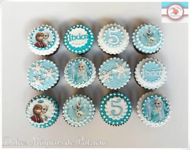 Cupcakes decorados temática Frozen