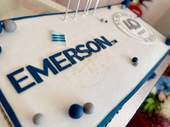Tarta corporativa 40 años Emerson