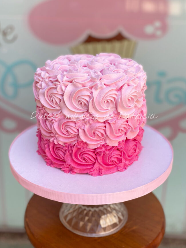 Tarta rosetones color rosa