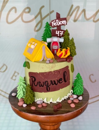 Tarta decorada campamento