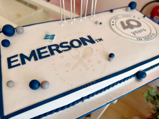 Tarta corporativa 40 años Emerson